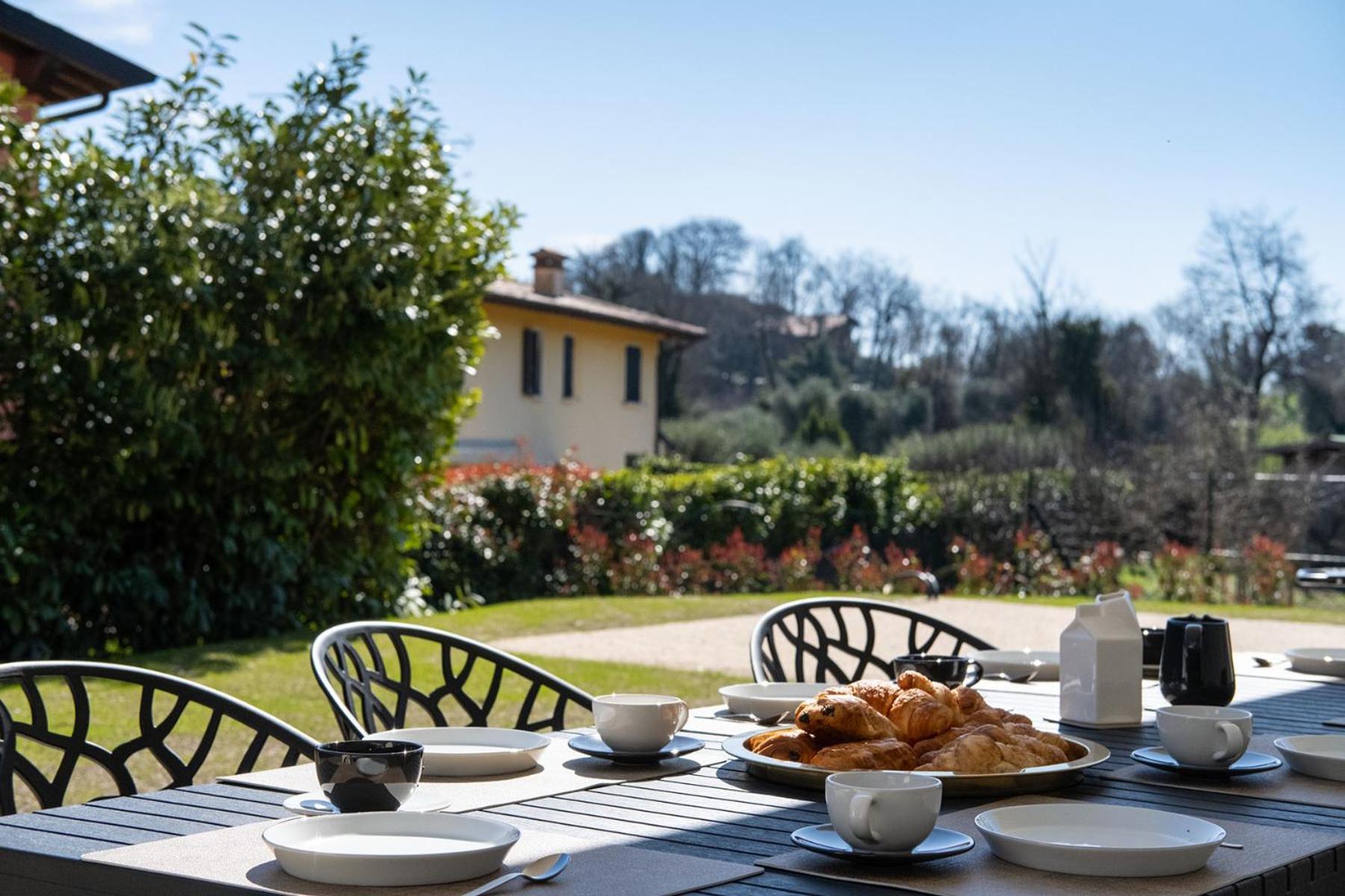 Luxury Villas Gardenia With Private Pool Padenghe sul Garda Dış mekan fotoğraf
